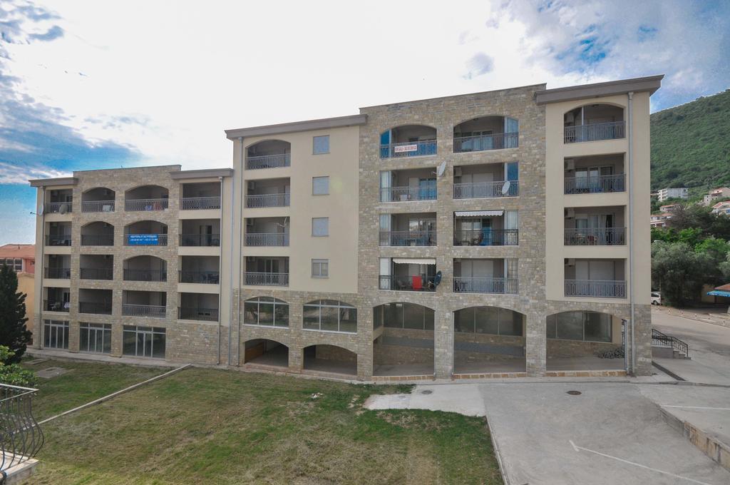 Seaside Apartments Petrovac Exterior photo